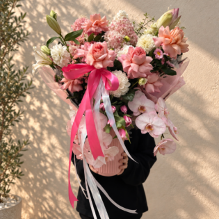 Soft and Pretty Floral Arrangement